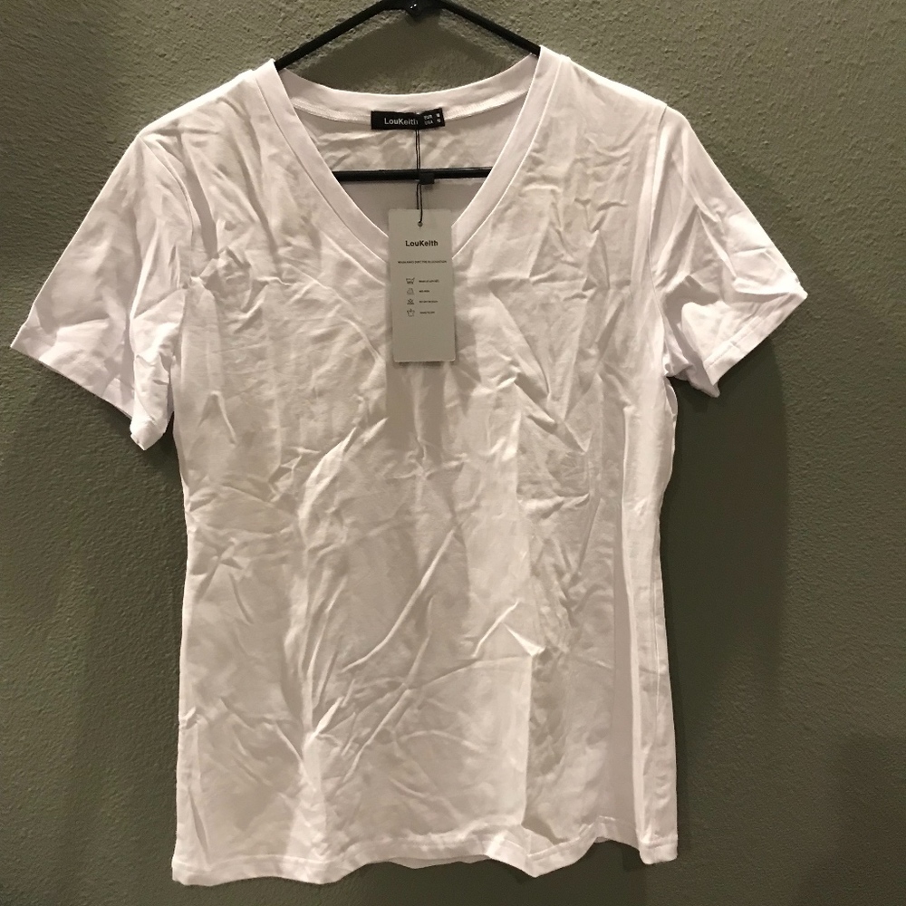 White t-shirt | New with tags | medium